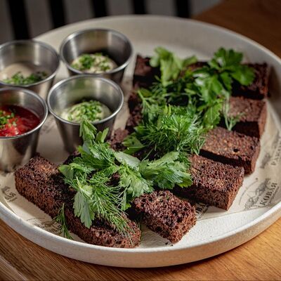 Бородинские сухари с домашними намазками в Раковая на Петроградке по цене 1050 ₽