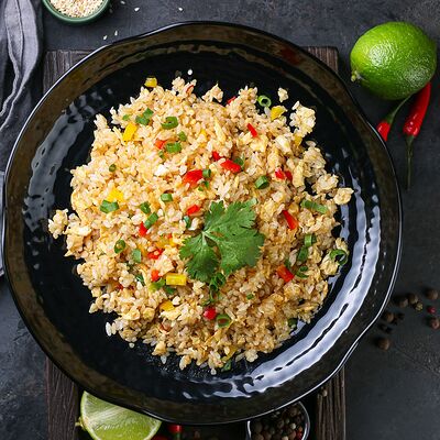 Жареный рис с яйцом с овощами Д в Hungry Dragon по цене 470 ₽
