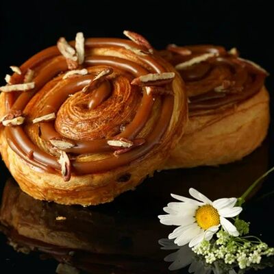 Венский вензель с орехом пекан в Sweet Сoncept Кондитерская студия по цене 420 ₽