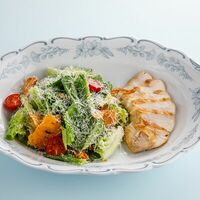 Цезарь с цыпленком в Терраса