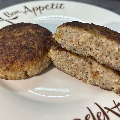 Котлета с креветками, крабовыми палочками и рыбкой в Вкусно как у мамы по цене 326 ₽