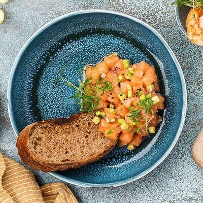 Тартар из лосося в Двор Помидор по цене 660