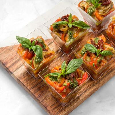 Салат из запеченных овощей с соусом Песто в MOSCOW FOOD Кейтеринг по цене 3460 ₽