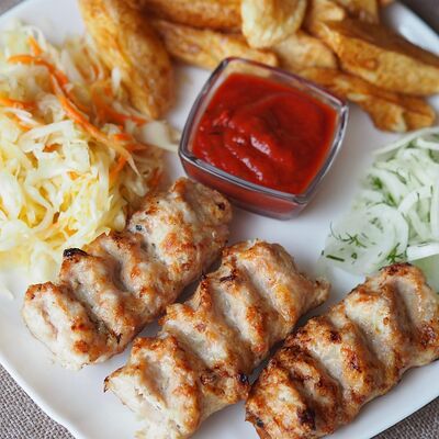 Люля-кебаб из курицы с гарниром в Welcome по цене 640 ₽