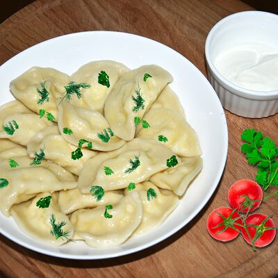 Вареники с картофелем и жареным луком в Пельменная №1 по цене 380 ₽