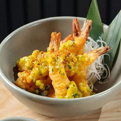 Креветки темпура с соусом манго-чили в Tsunami по цене 700 ₽