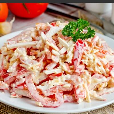 Салат крабовый с помидорами и сыромв Три кипариса по цене 200 ₽