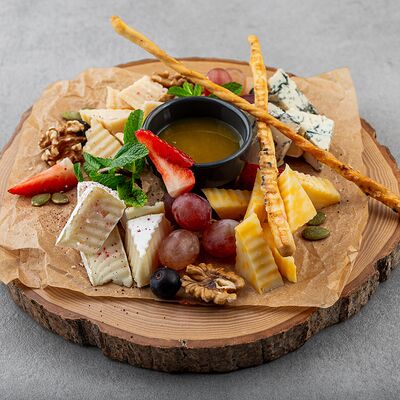 Ассорти сыров в Si M patio по цене 930 ₽