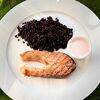 Стейк из лосося с черным рисом и икорным соусом в Scandinavia по цене 2025