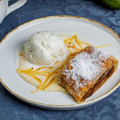 Штрудель яблочный в Космос по цене 350 ₽