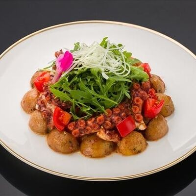 Теплый салат из осьминога в Bluefin по цене 3470 ₽