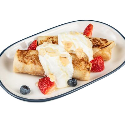 Блины с творогом, сметанным муссом и свежими ягодами в Ромбаба по цене 445 ₽