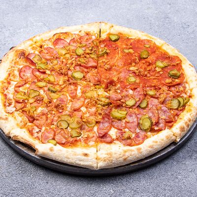 Пицца с немецкими колбасками в Jager restopub по цене 780 ₽