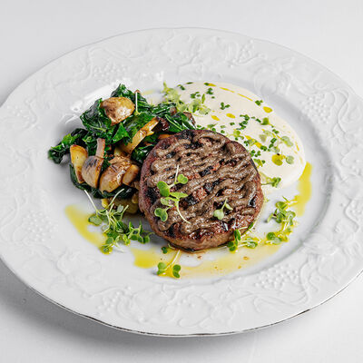 Сочный бифштекс под трюфельным кремом в Sabor de la Vida по цене 1750 ₽