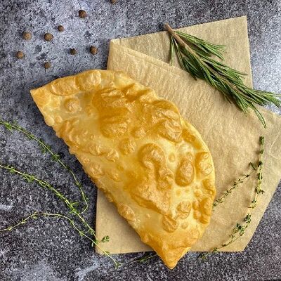 Чебурек с мясом и сыром в Кинза по цене 300 ₽