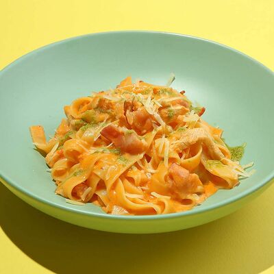 Паста с курицей и беконом в Корица по цене 460 ₽