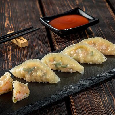 Гёдза с креветкой в Суши Гурмэ по цене 400 ₽