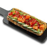 Sushi Hotdog с лососем и тунцом в Sushi Outlet