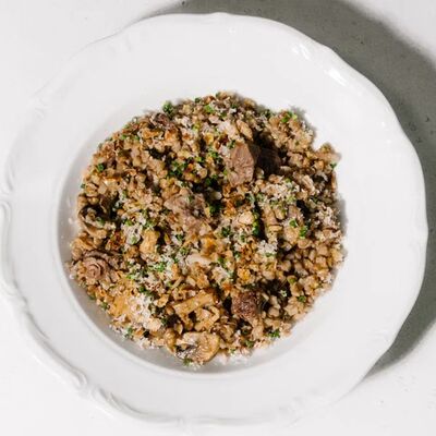 Гречка, томленая говядина и сливочный гляс в Эклерная по цене 710 ₽