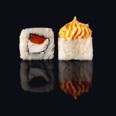 Ролл Лава копченный лосось в Bonito sushi по цене 411 ₽