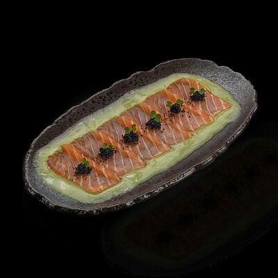 Лосось в соусе халапеньо в Koi sushi bar по цене 1490 ₽