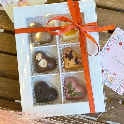 Микс шоколадных сердец ручной работы в Cocodor по цене 800 ₽