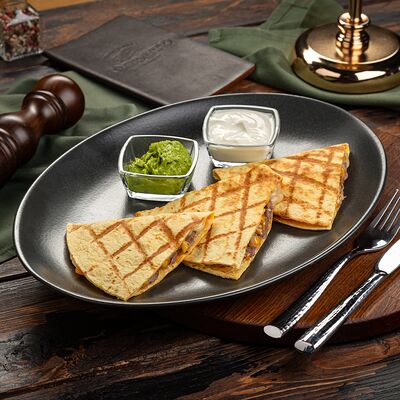 Кесадилья с говяжьей вырезкой в Toronto по цене 1490 ₽