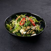 Зеленый салат с тайским соусом в Nau