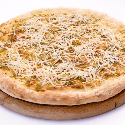 Фокачча на тонком тесте с песто и пармезаном в ЧиллМил по цене 390 ₽