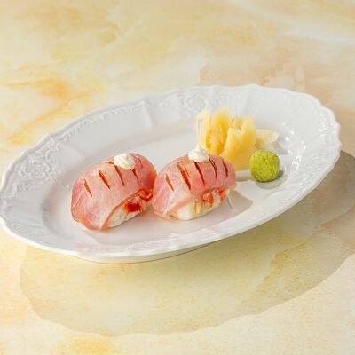 Суши с тунцом и трюфельным кремом в Cristal по цене 720 ₽