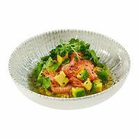 Салат с лососем и авокадо в Тануки