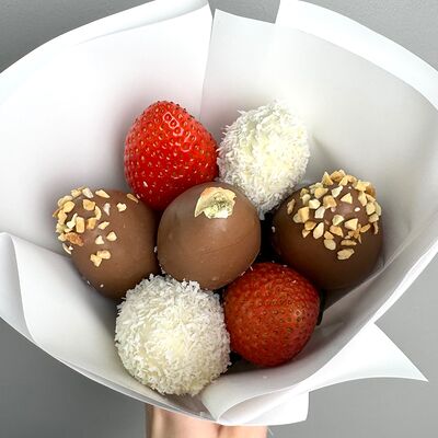Букет Клубника в шоколаде (7 шт.) №2 в Con Amore по цене 1590 ₽