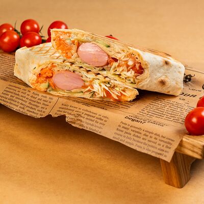 Хот-дог в лаваше в Самая вкусная шаурма по цене 250 ₽