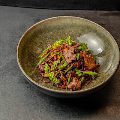 Соба с говядиной и соусом терияки в WRF Вокруг Света по цене 570 ₽