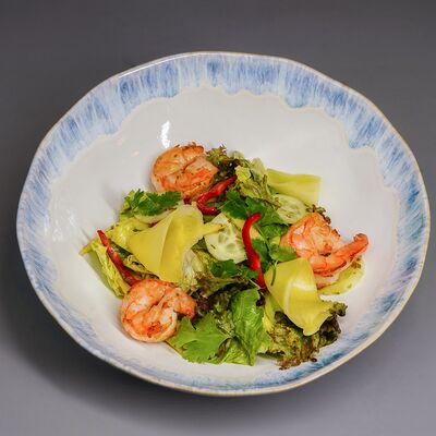 Салат с тигровыми креветками и манго в Рановский Рест по цене 640 ₽