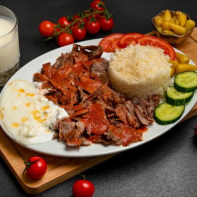 Донер Говядина с рисом на тарелке в O Dad Doner по цене 675 ₽