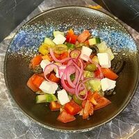 Греческий салат в BRCAFE