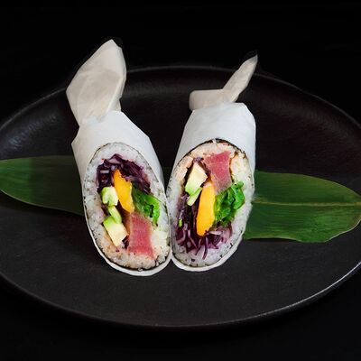 Суширрито с тунцом в Tsunami по цене 460 ₽