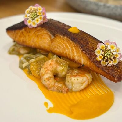 Лосось на подушке из кумквата и креветокв Усадьба по цене 1400 ₽