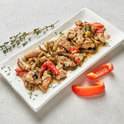 Индейка тушеная с овощами в Штолле по цене 359 ₽