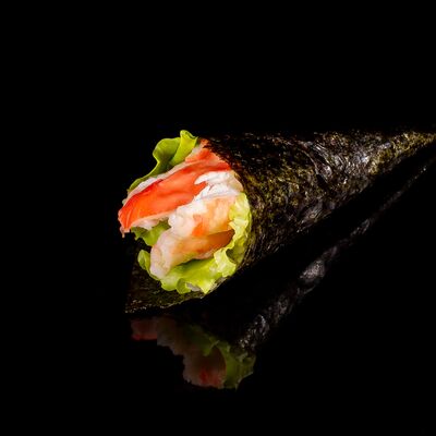 Темаки Калифорния в Yo! curry & sushi по цене 570 ₽