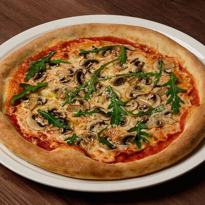 Пицца грибная с трюфельным маслом и рукколой в Савори по цене 780 ₽