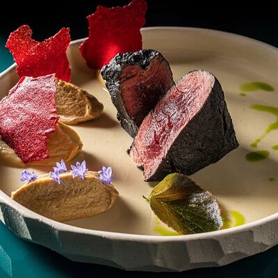 Телятина с каштаном и белыми грибами в Nappa по цене 1650 ₽