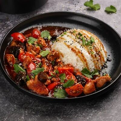 Чикен спайси с рисом в Tuk Tuk Asian Food по цене 662 ₽