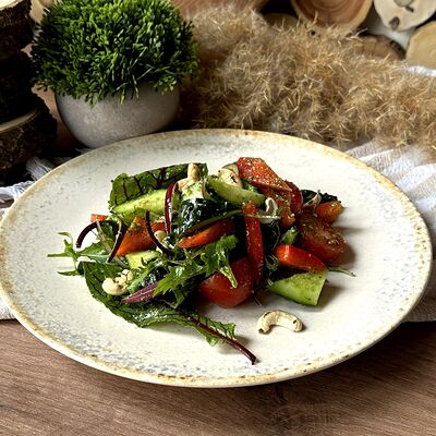 Салат овощной с песто в Про Булки кафе-пекарня по цене 320 ₽