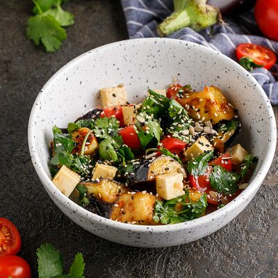 Салат с хрустящими баклажанами постный в Баклажан в ТЦ 