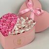 Мыльные розы с конфетами Raffaello Рафаэлло в коробке сердцев Дарите красиво по цене 6799