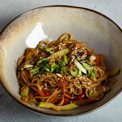 Удон с овощами Терияки в Люди в Баре по цене 350 ₽