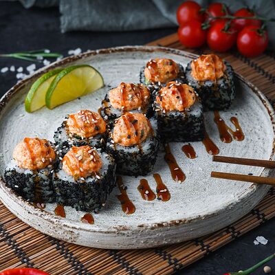 Ролл Угорь спайси Hot в SUSHIBOX по цене 489 ₽