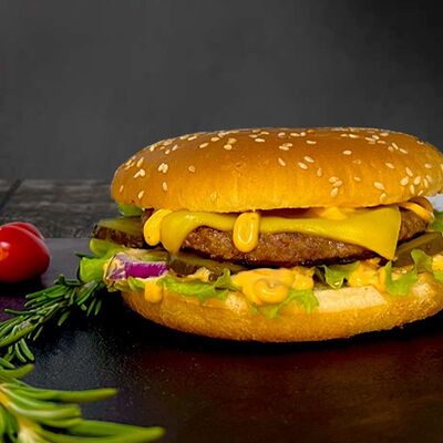 Хот-Burger Говяжий в Xot Burger по цене 405 ₽